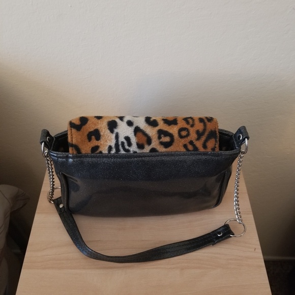 Leopard/Grey Metallic Vinyl Shoulder Purse - Picture 2 of 4